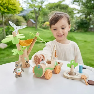 HAPE - Carro Elétrico de Brincar com Kit de Plantação de Árvores